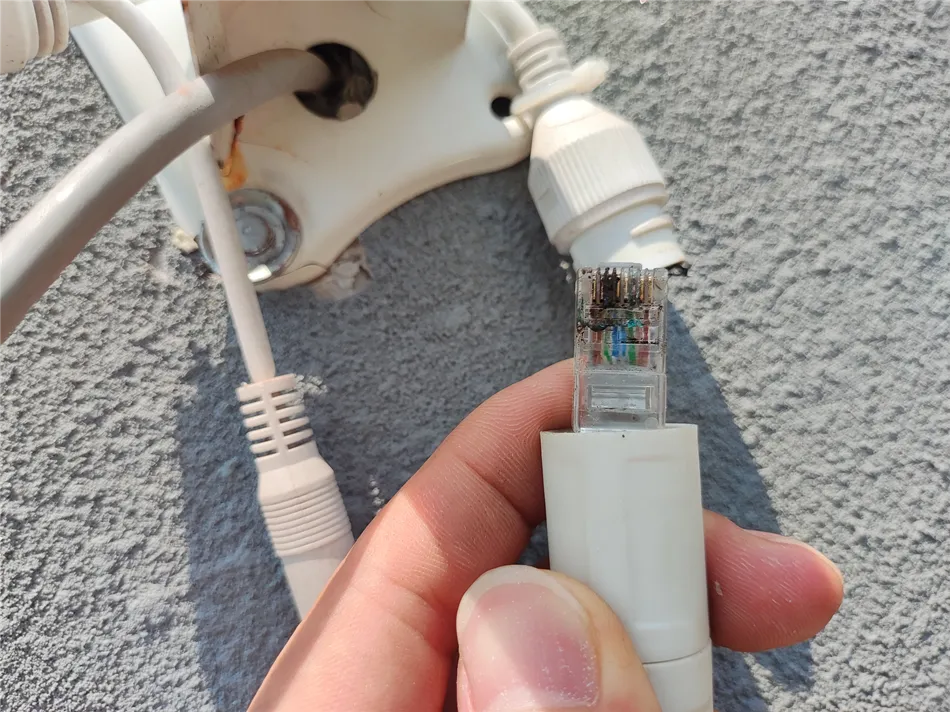 某工厂外围摄像头进水腐蚀更换
