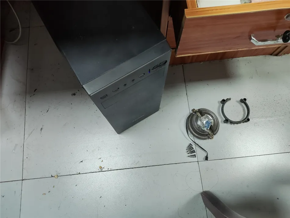 电脑更换散热器及重装系统