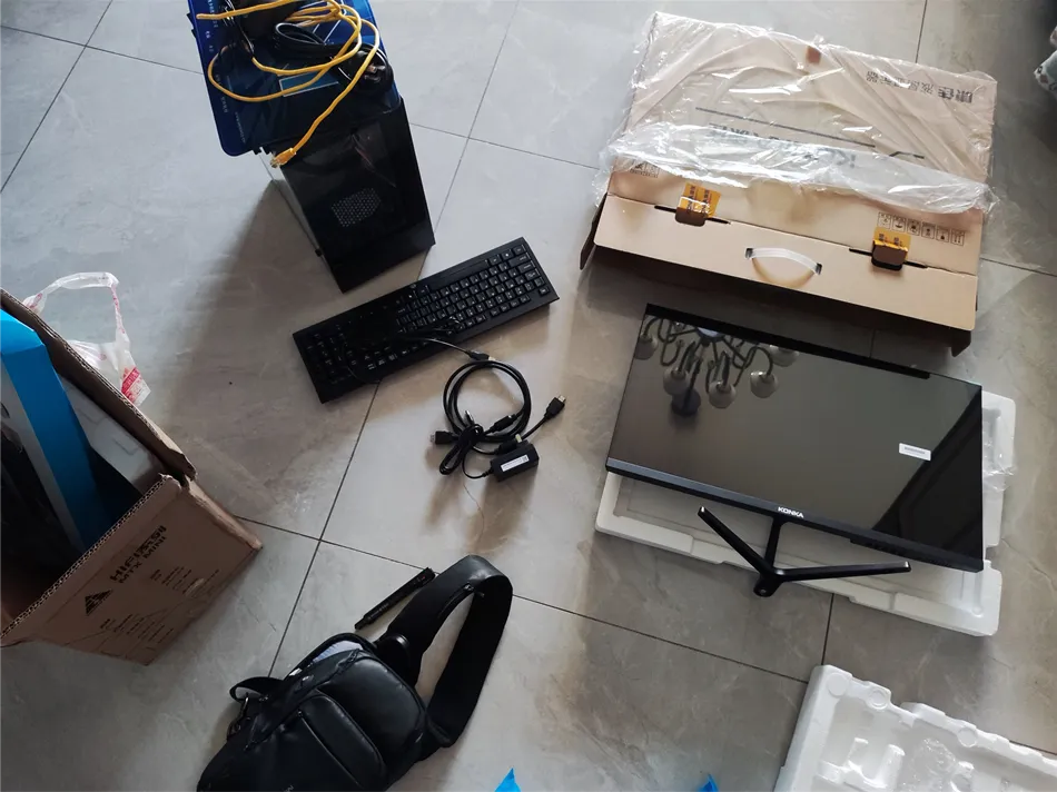 某客户家里购置一套办公电脑