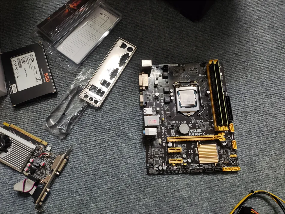 某公司采购办公电脑一套