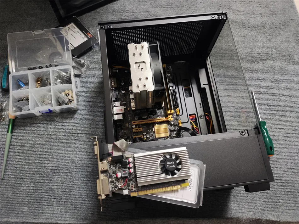 某公司采购办公电脑一套