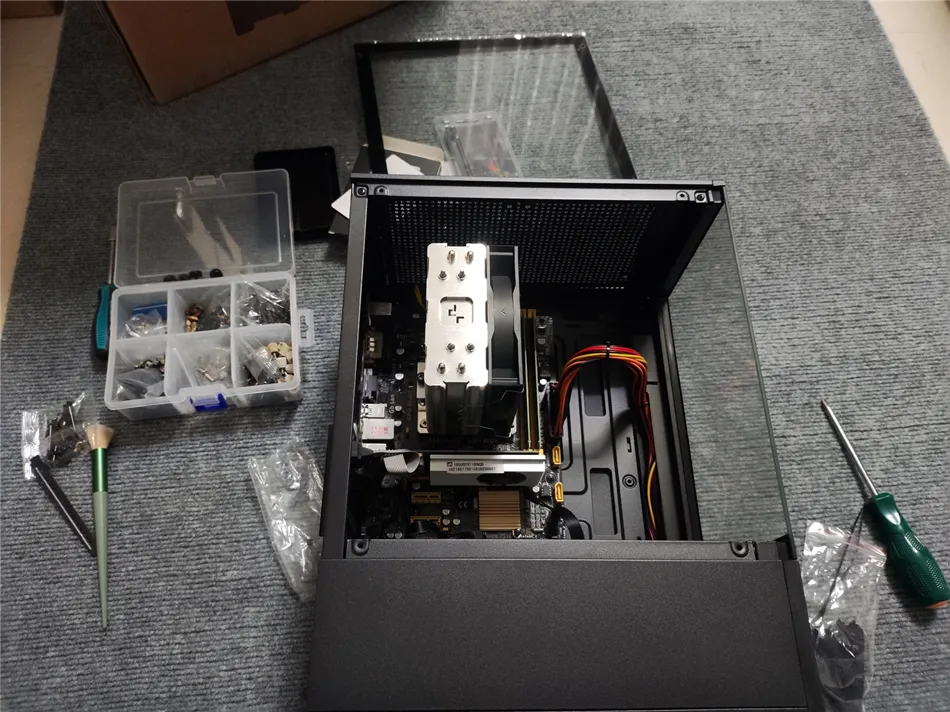 某公司采购办公电脑一套