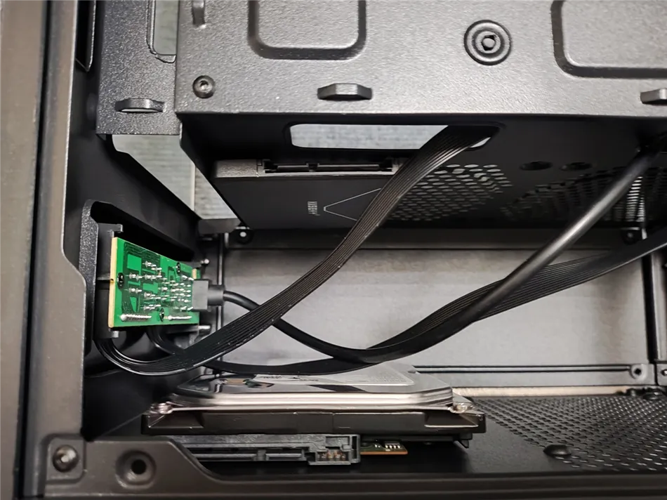 某公司采购轻度办公电脑一套