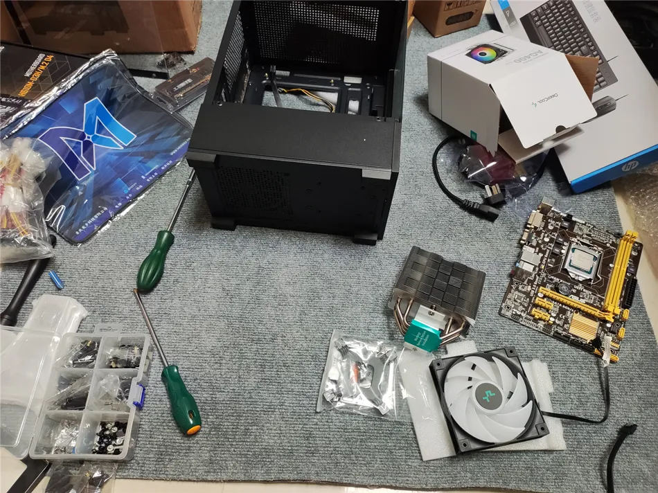 某公司采购轻度办公电脑一套