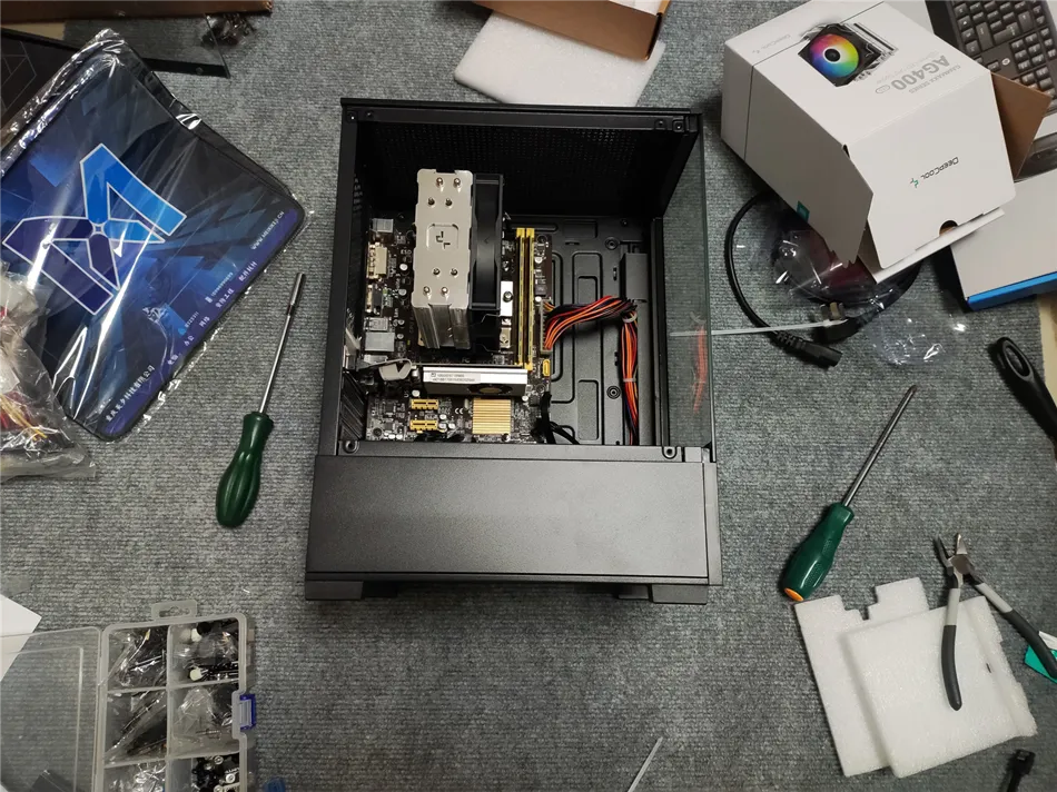 某公司采购轻度办公电脑一套