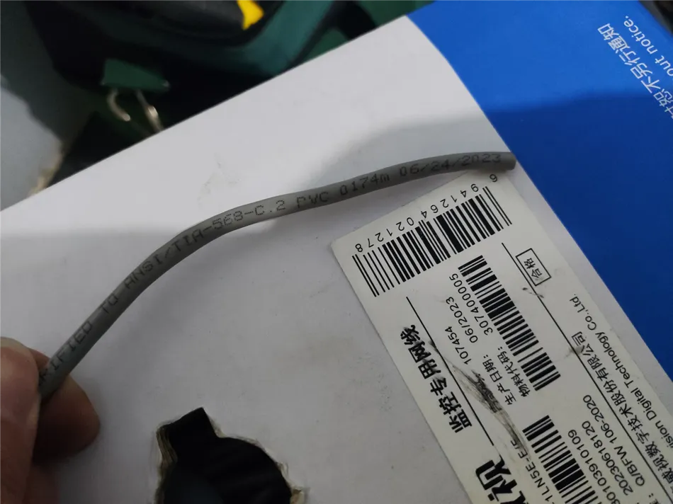 某工厂新增办公工位布网线