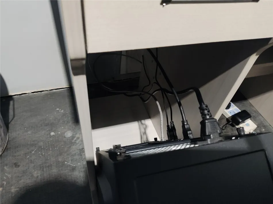 某工厂新增办公工位布网线